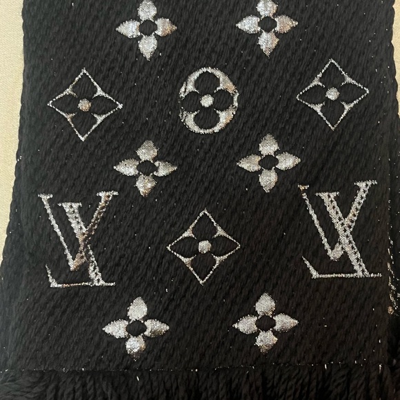 Louis Vuitton scarf - Picture 3 of 11